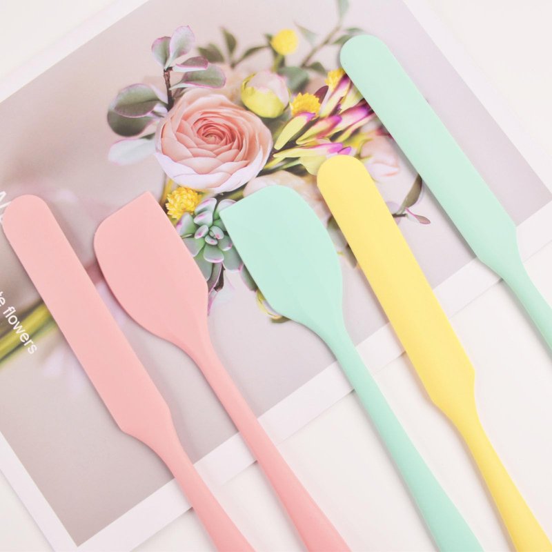 9 Pieces Wax Stick Non-stick Wax Spatulas Silicone Reusable Beauty Makeup Spatulas Different Sizes Silicone Scrapers for Cosmetic Bottles Hard Wax Stir Sticks Set Hair Removal Waxing Applicator