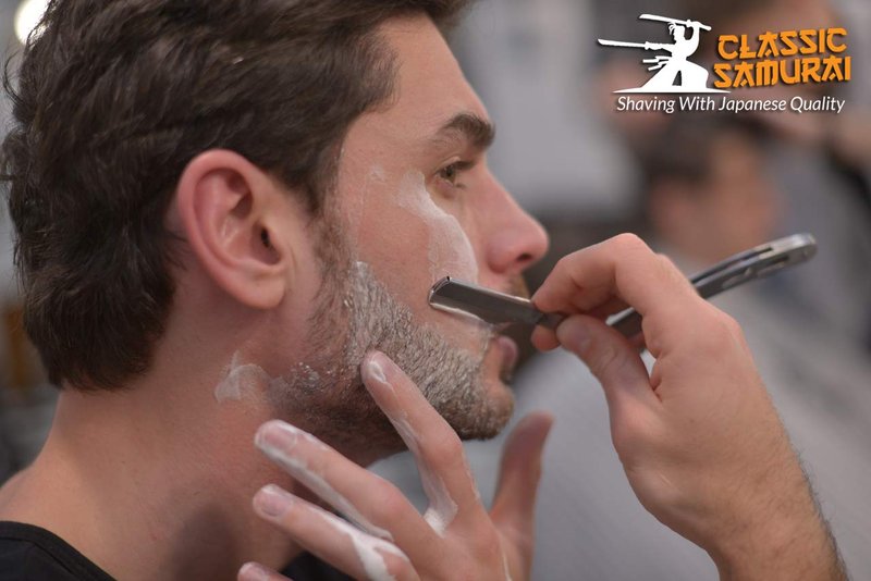 Classic Samurai Stainless Steel Professional Barber Folding Straight Edge Razor Shavette Men's Shaving Kit with 200 Count Lord Single Edge Razor Blades (Black)