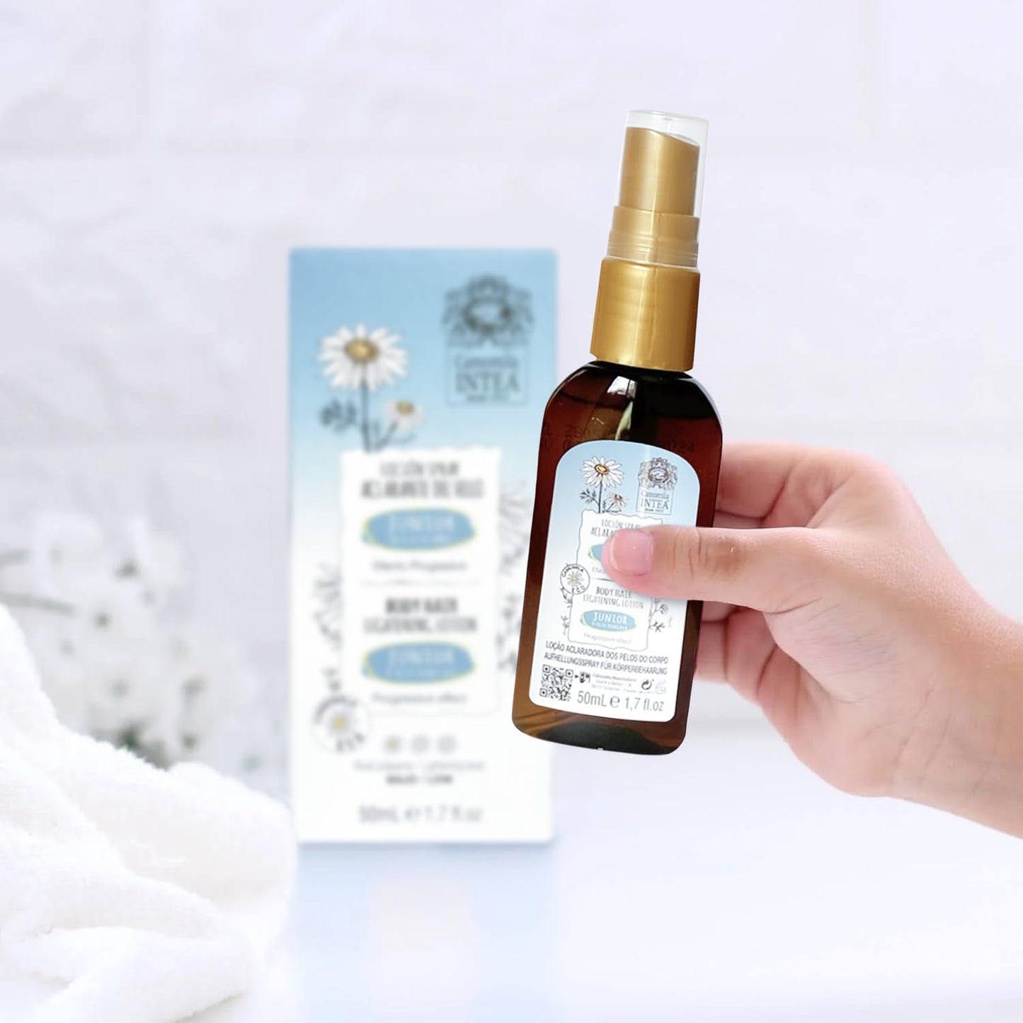 Camomila Intea Junior Body Hair Lightener for Kids - Bottle Spray with Natural Chamomile Extract - Paraben and Ammonia FREE – 1.7 oz (50 ml)