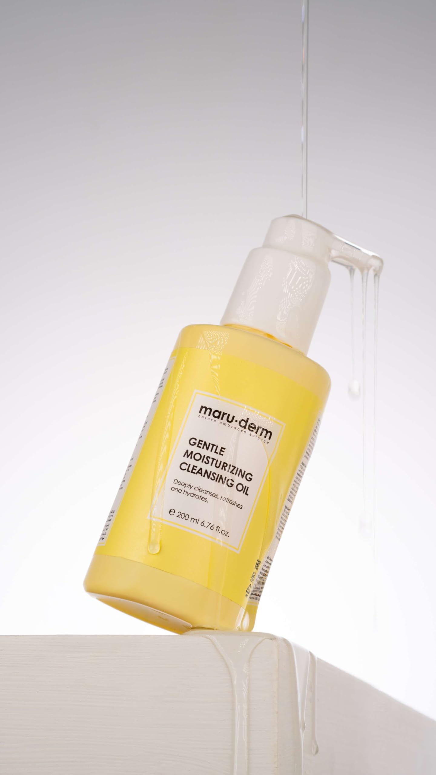 Gentle Cleansing Oil for Face & Body - Makeup Remover & Double Cleanser with Niacinamide & Panthenol - Removes Sunscreen, Sebum & Impurities, Hydrating Formula for Sensitive & Dry Skin – 200ml