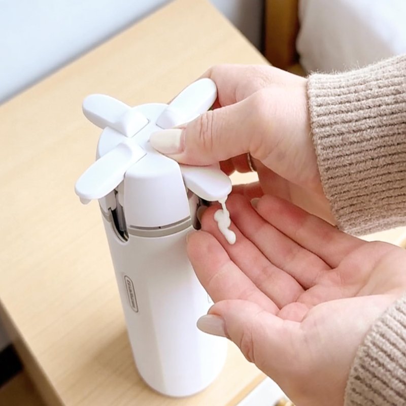 Travel Pump Dispenser Bottles - 4 in 1 Leak-Proof 30ML Containers with Measurement Scale & Labels | Green