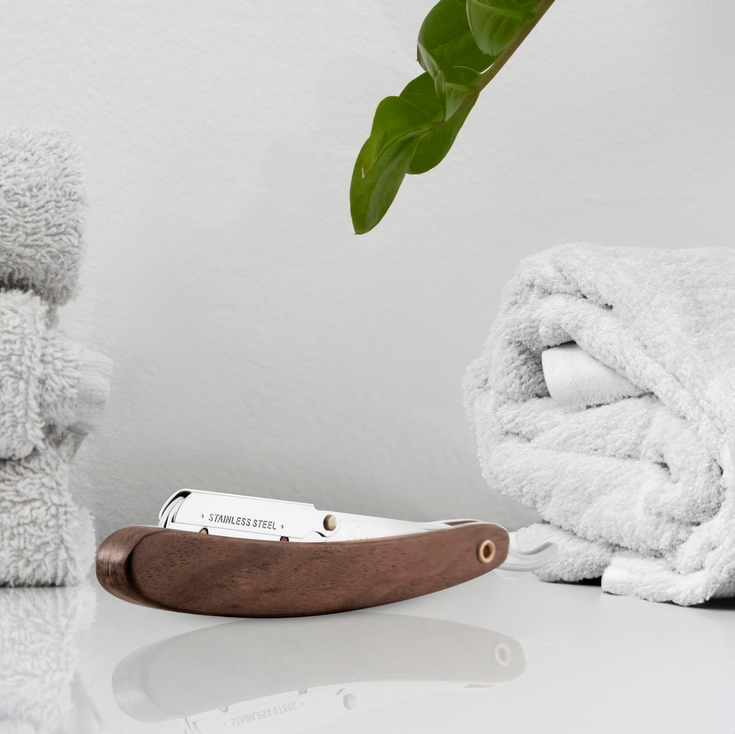 Parker SRDW Professional Shavette Razor – Walnut Wood Handle, Stainless Steel Arm & Clip Lock System for Secure Blade Fit, 5 Blades Included