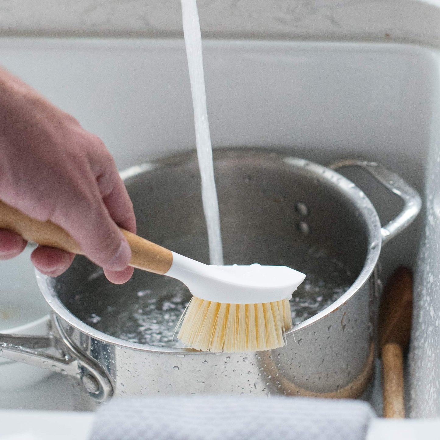 Full Circle Be Good - Bamboo Handle Dish Brush – Sustainable Kitchen Cleaning with Tough Bristles - Natural Dish Scrubber, Nonstick & Cast Iron Cleaner - Long Handle Brush for Dishes, Pots, and Pans