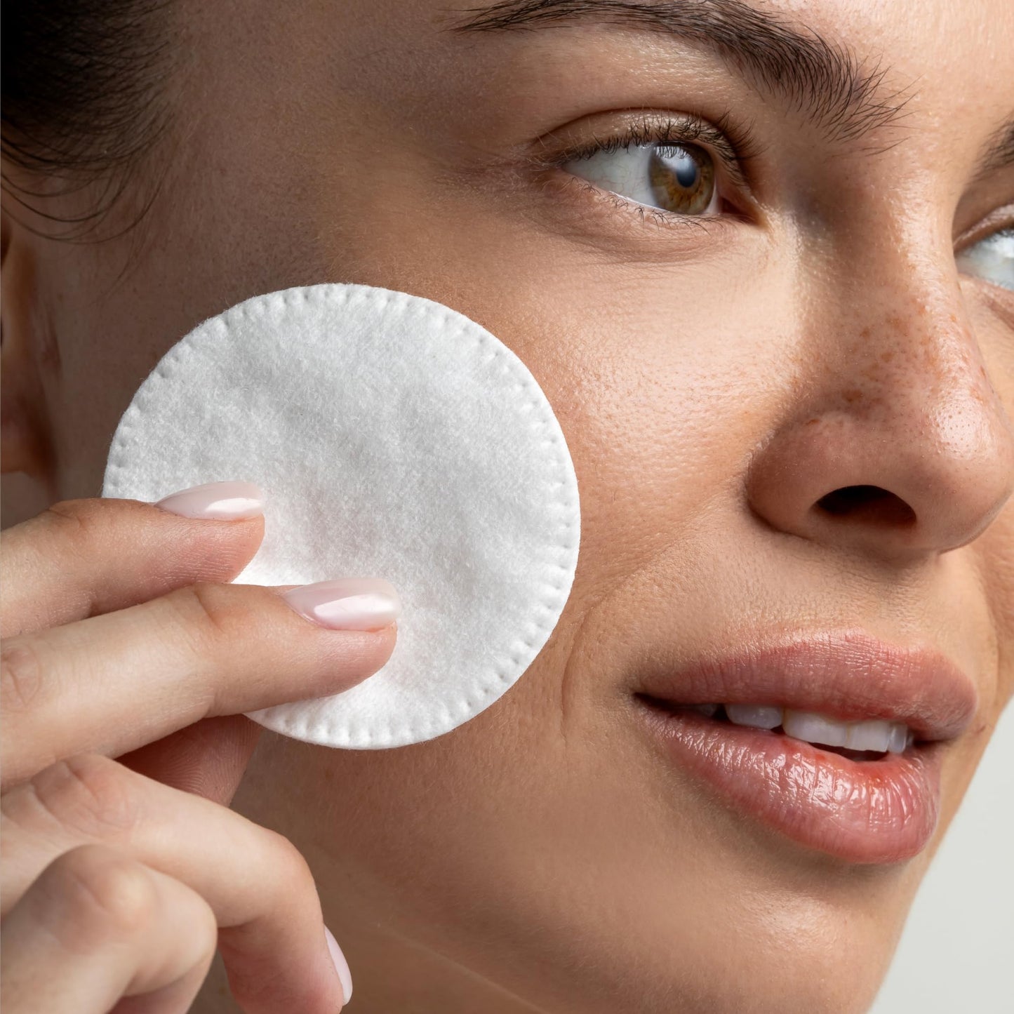 Cliganic Organic Cotton Rounds - Jojoba Oil Infused (300 Count) - Makeup Remover Pads, Hypoallergenic, Lint-Free | 100% Pure Cotton
