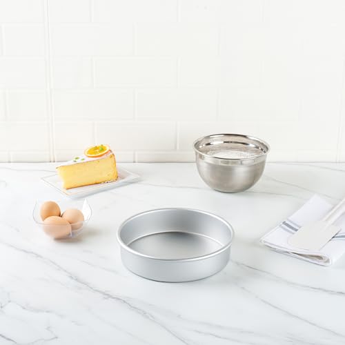 Restaurantware Round Aluminum Cake Pan - 8 x 2 Inches, Greaseproof