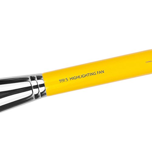Bdellium Tools Studio Series 941 Tapered Makeup Brush for Highlighter & Finishing
