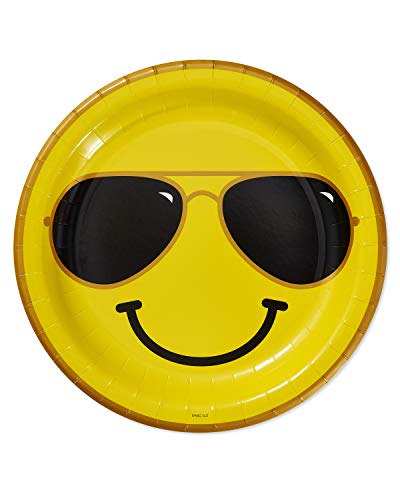 Smiley Face Party Plates - 36 Count Disposable Dinner Plates