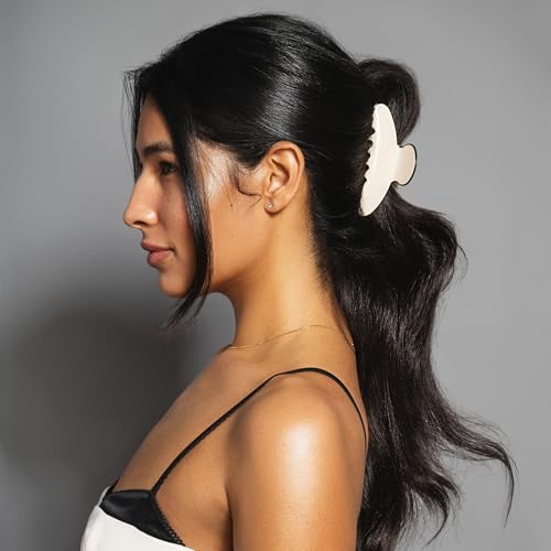 Chic Couture Claw Clip for Women - Durable & Lightweight Hair Accessory