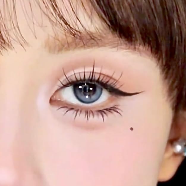 Pro-Flex Angled Eyeliner - Precision Application for Stunning Eye Looks | Long-Lasting Formula