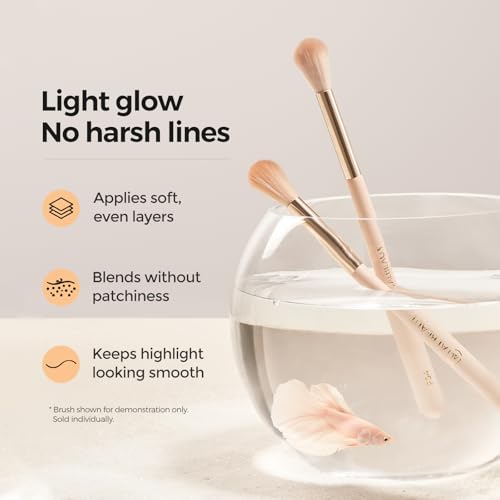 Fluffy Highlighter & Eyeshadow Blending Brush | ALBEAUT