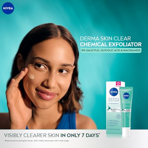 NIVEA Derma Skin Clear Night Exfoliator with Glycolic & Salicylic Acid, 40ml