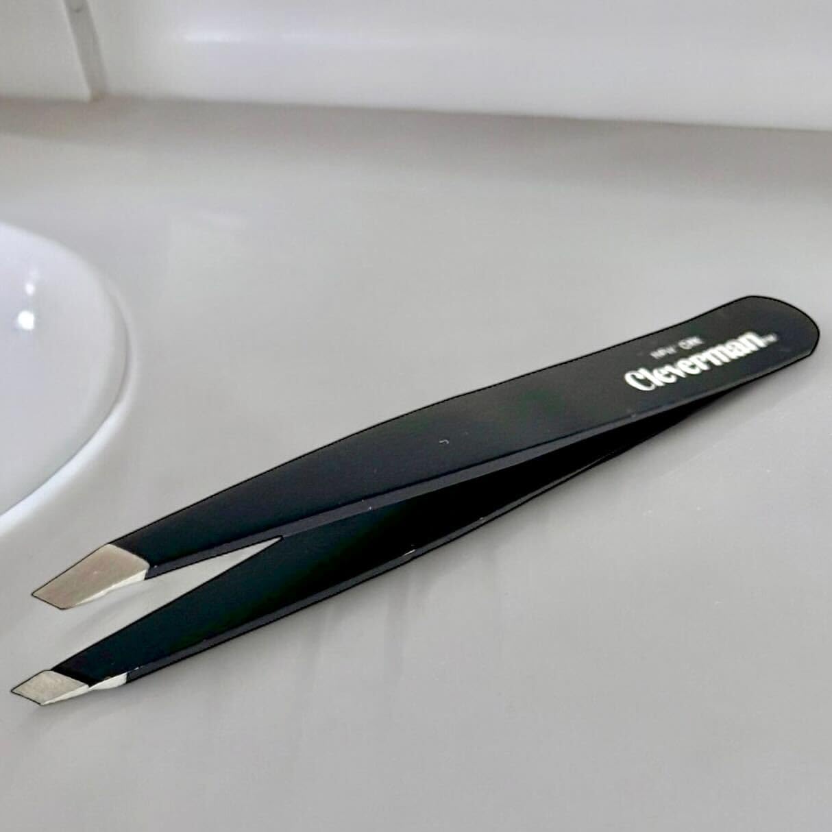 Cleverman Precision Slant Tweezer – Expert Eyebrow and Facial Hair Removal, Ideal for Ingrown Hair & Splinters, Travel Tweezer