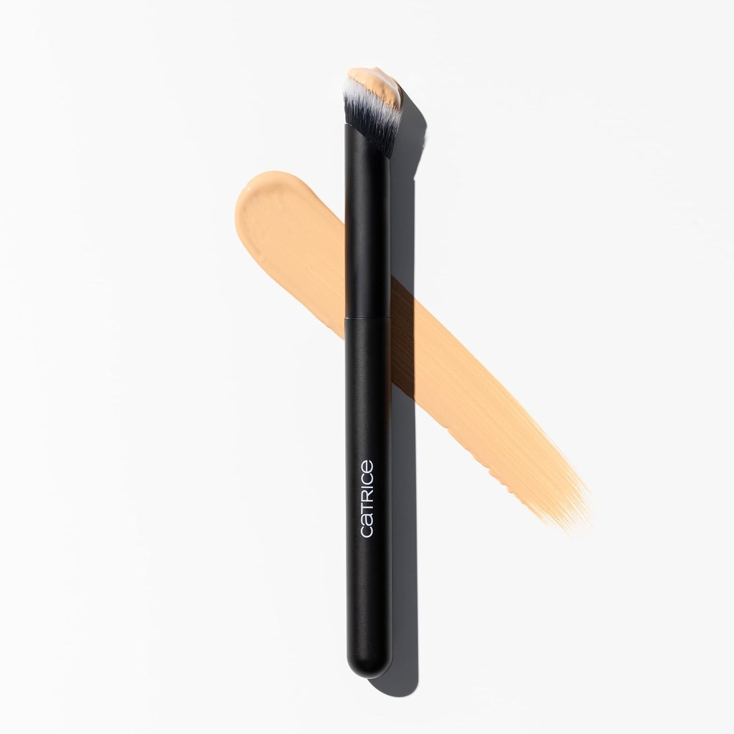 Catrice Under Eye Concealer Brush - Angled Makeup Brush for Cream, Liquid & Powder | Ultra-Soft Vegan Bristles