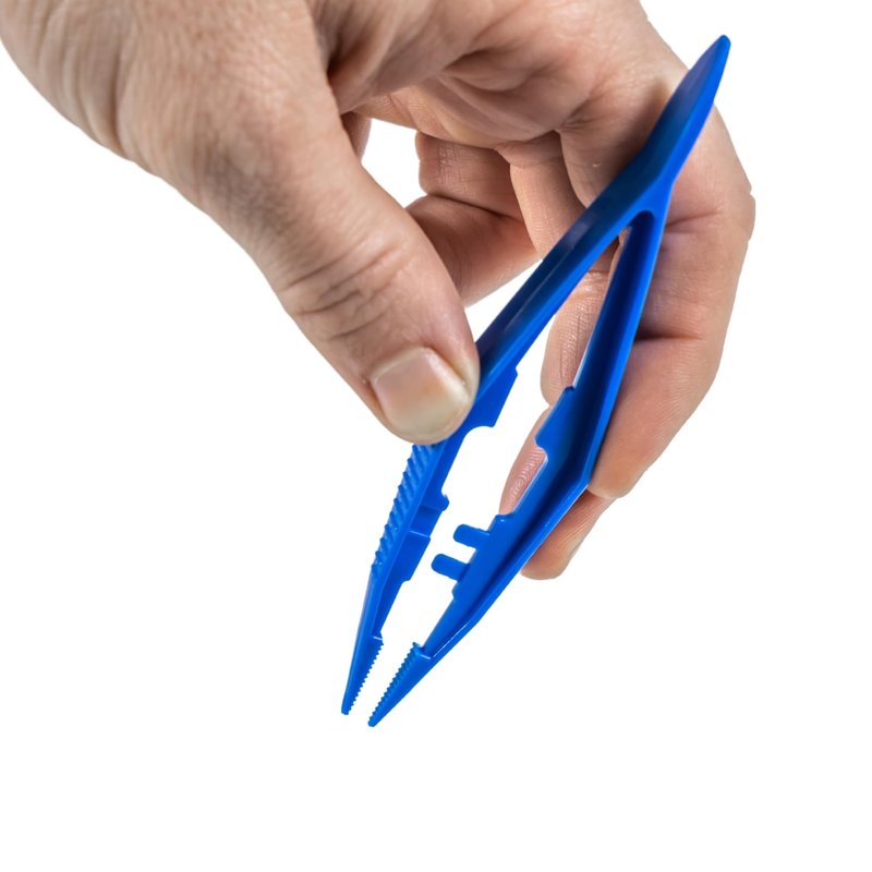 Vakly Disposable Plastic Forceps Tweezers Blue (10 Pack) – Serrated Tip Pickup Tweezers with Finger Ridges & Narrow Points for First Aid, Medical, Lab, Crafts & School Science