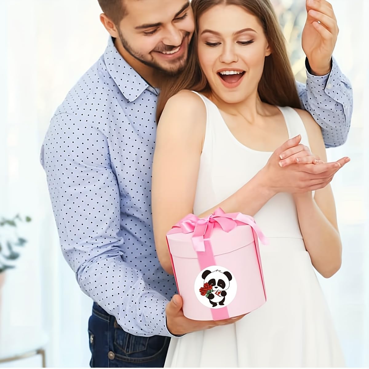 Xiongmao Panda Pattern PVC Adhesive Stickers, 500 Pieces Per Roll, Heart Design Sealing Labels ds, Gift Boxes, Cake Packaging and Party Decoration Use