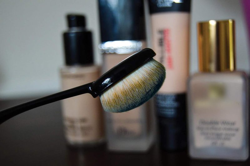 Professional Makeup Face Brush - Kabuki Large Oval for Foundation, Contour & Blending | Ergonomic Synthetic Fibers