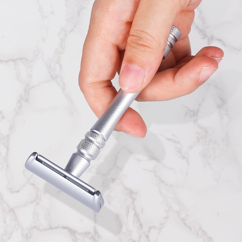 Men's and Women's Manual Razor Safety Razor with 10 Double Edge Blades, Double Edge Razor, Eco-Friendly, Smooth Close Shave, Plastic-Free, Easy to Carry for Traveling at Home (Silver)