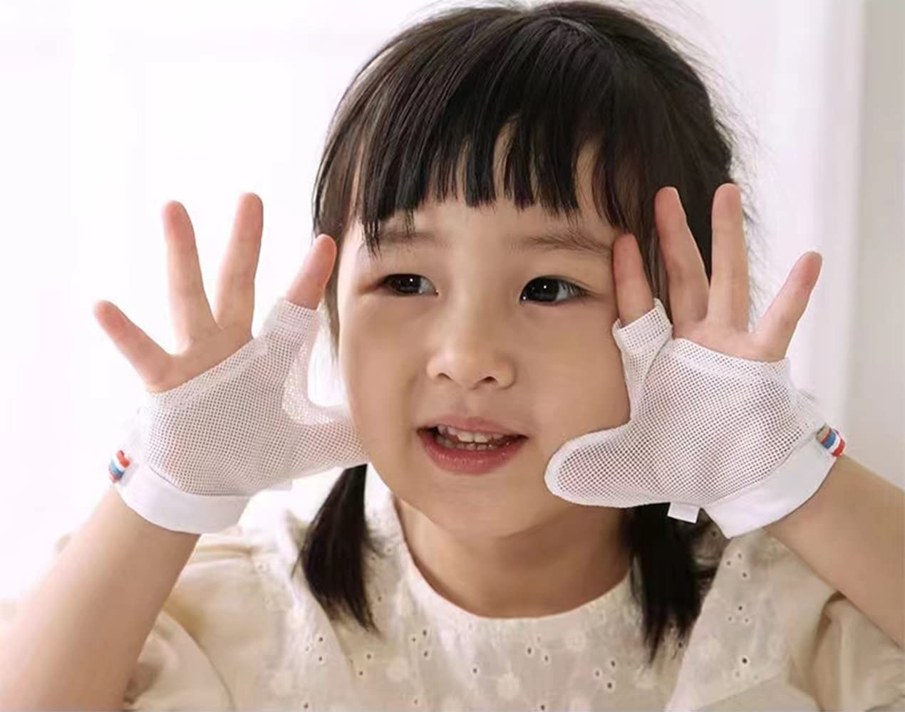 Thumb Sucking Stop for Kids Baby Thumb Sucking Guard Gloves Finger Sucking Stop Guard Anti Thumb Sucking Gloves(L)