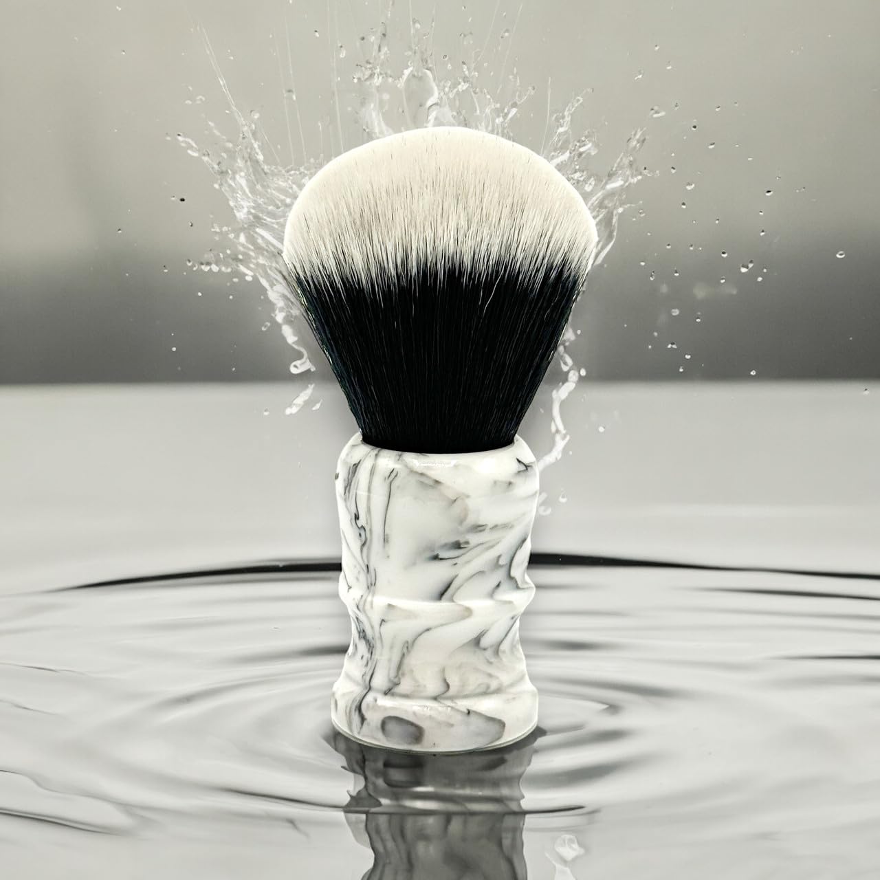 Parker Arctic Storm Ultra-Soft Synthetic Shaving Brush with Stand – 26 mm Tuxedo Knot for Rich Lather and Luxurious Everyday Shaving