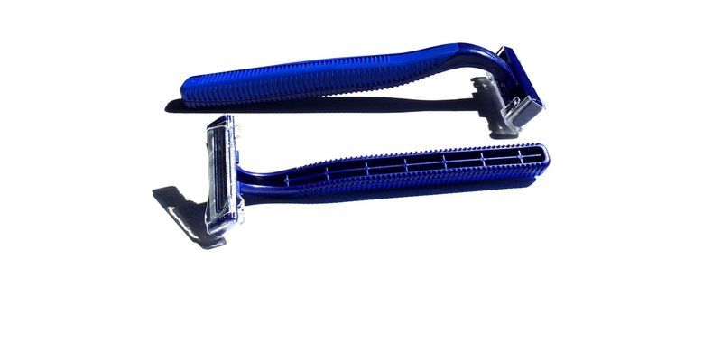 10 Pack of Dependable Disposable Blue Razor Blades with Aloe Vera Strip and Solid Handle