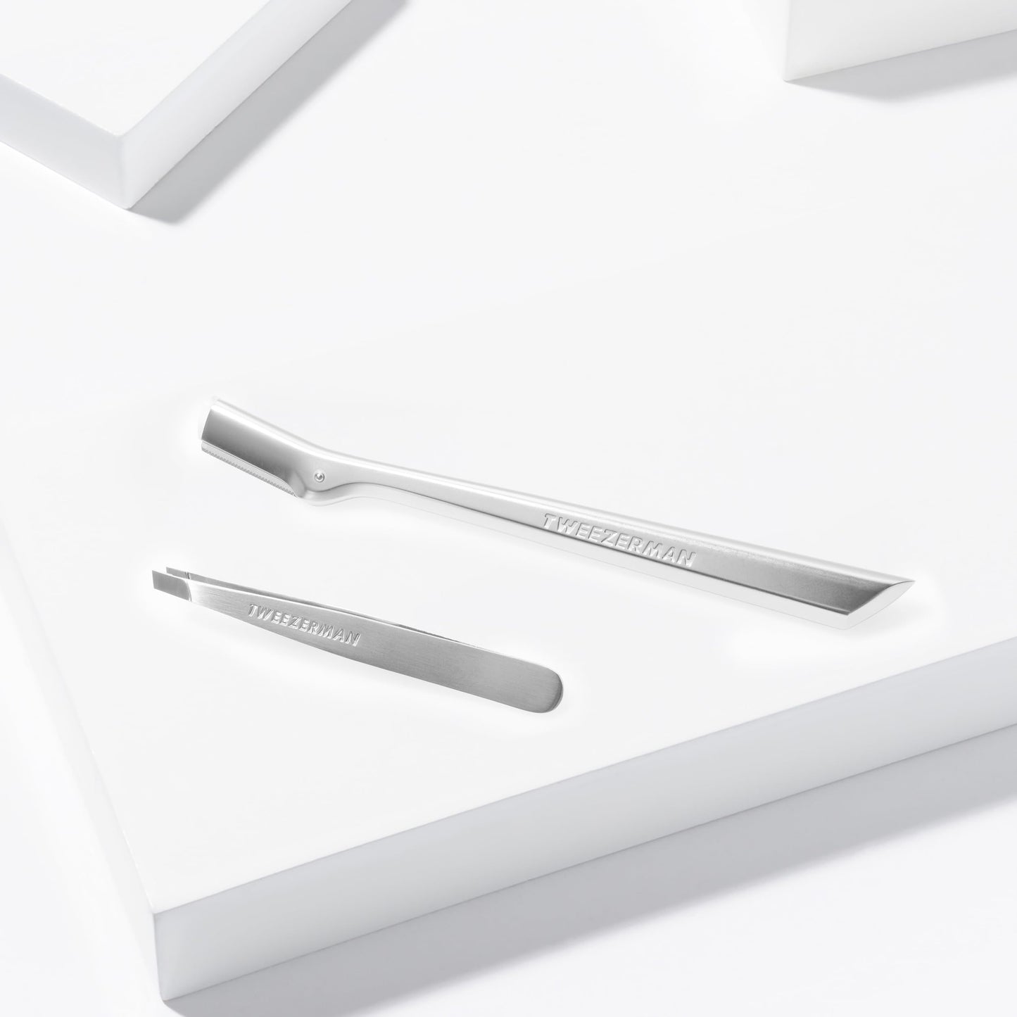 Tweezerman Eyebrow Razor and Mini Tweezer Set with 3 Replacement Blades and Safety Cap (Stainless Steel)