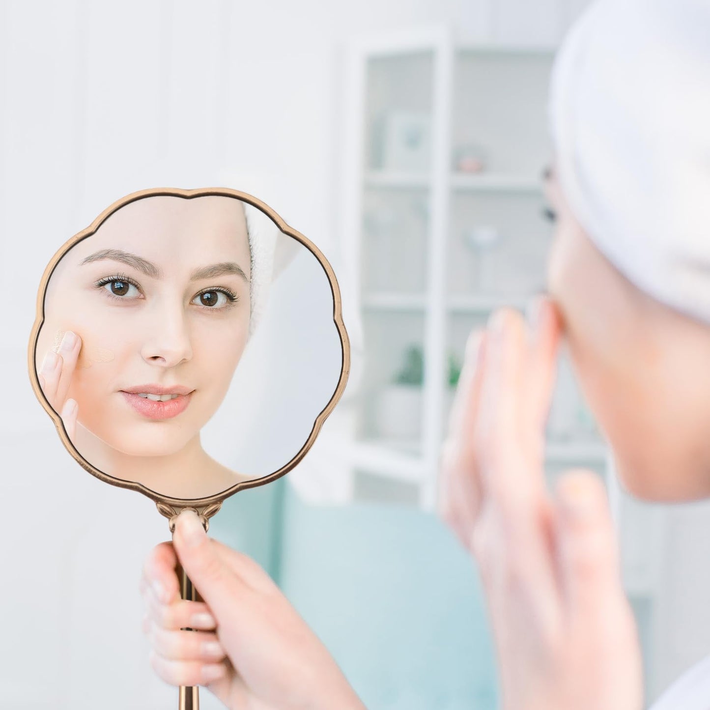 Dsgvw Hand Mirror, Handheld Mirror with Hummingbird Embossed Patterns, Elegant Metal Hand Craft Makeup Mirror, Beautiful Gift Value, Compact and Portable (Hummingbird Gold)
