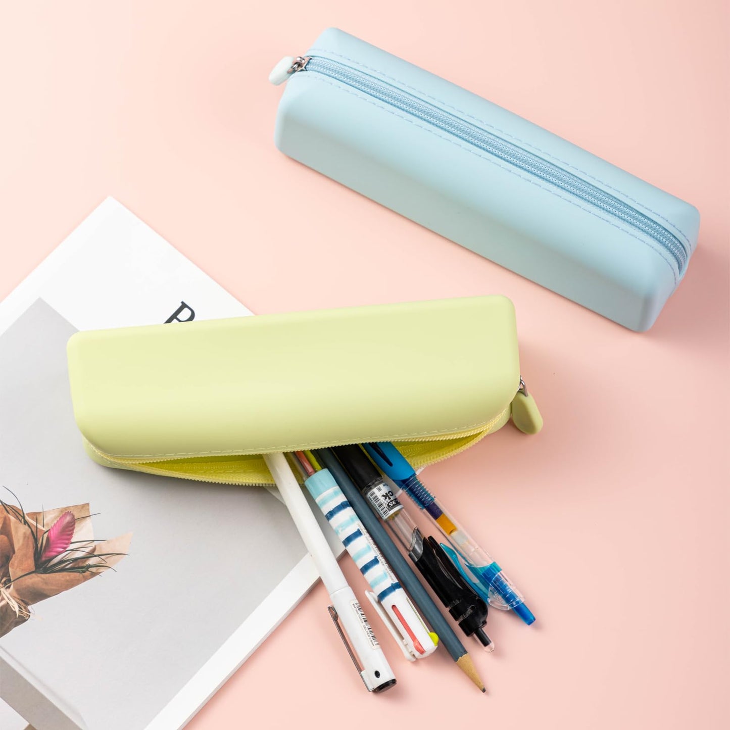 RSRSLEII Cute Silicone Makeup Brush Holder, Soft Portable Cosmetic Brush Bag with Zipper, Travel Makeup Brush Case(03Green)