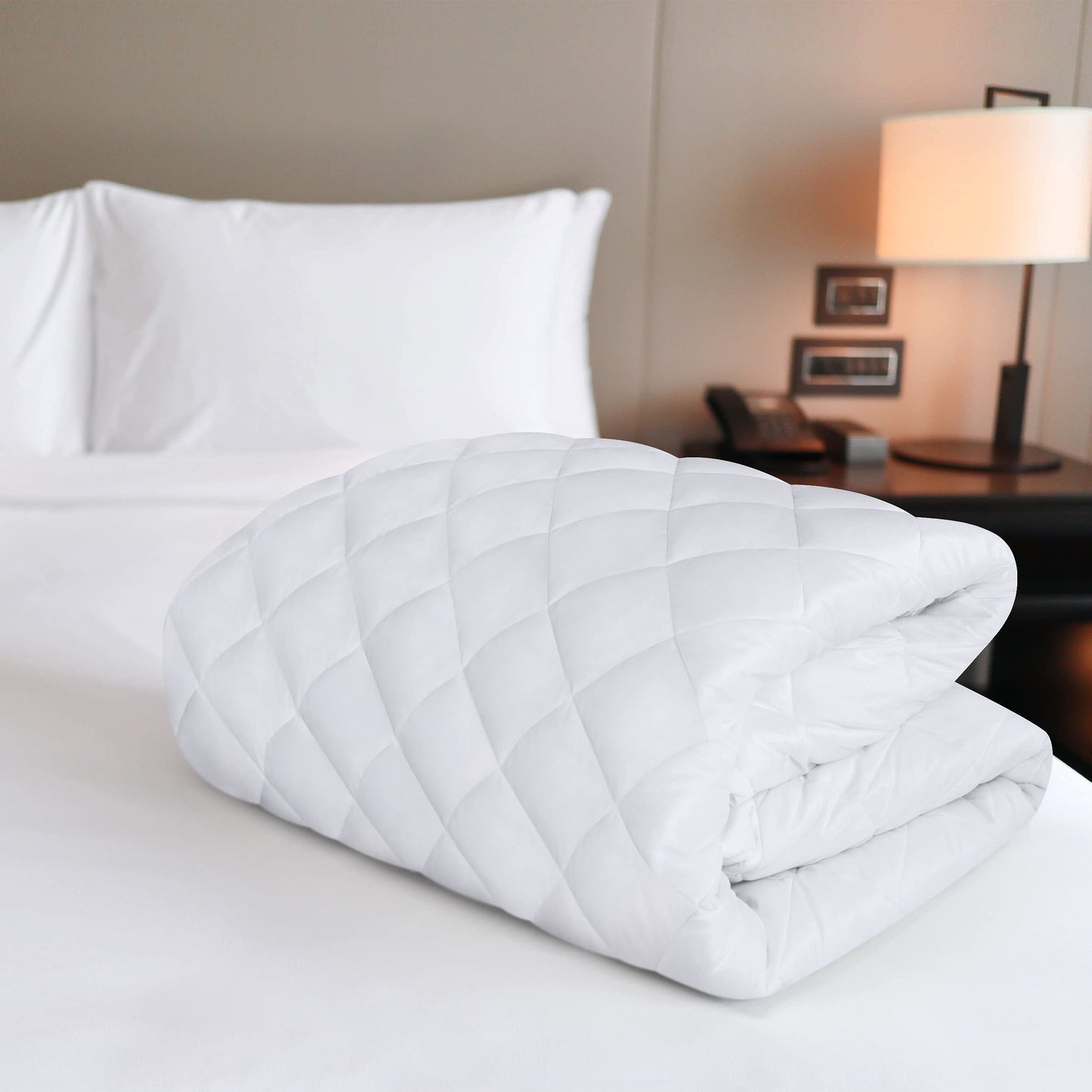 Quilted Fitted Mattress Pad, Queen Mattress Protector Topper with Deep Pocket Stretches up to 16 Inches, Machine Washable Mattress Cover by Utopia Bedding (White)