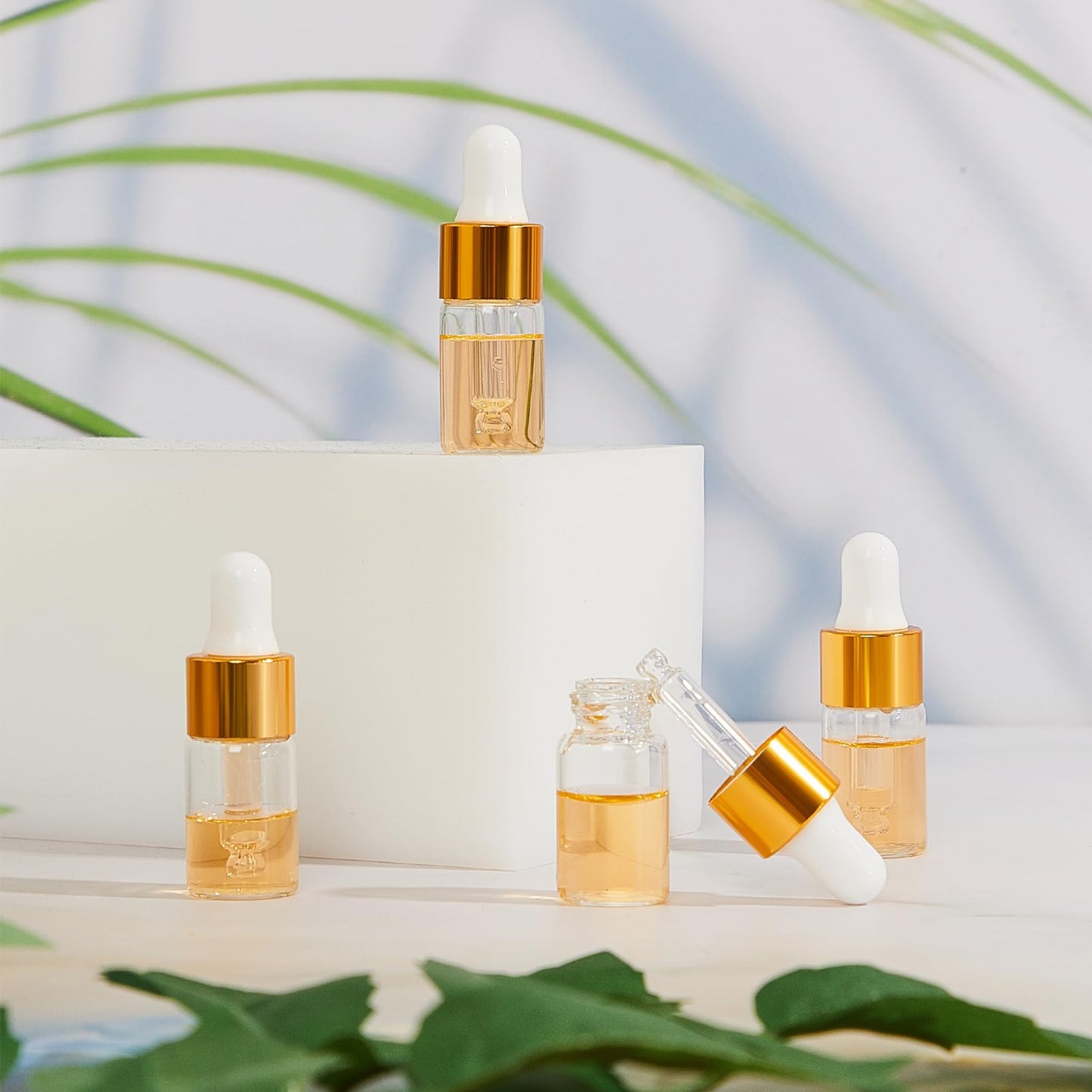 Didaey 200 Pcs 3 ml Mini Glass Oil Dropper Bottle Bulk, Clear Essential Small Empty Bottles Sample Containers Perfume Liquid Vials with Cap for Traveling (Champagne Gold)