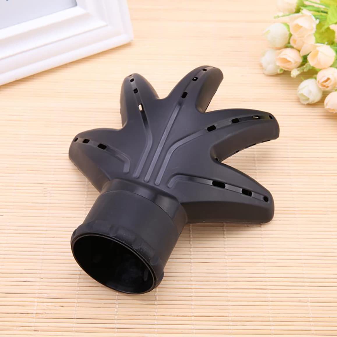 Joygoodta 1PC Palm Shaped Hair Diffuser Professional Blow Dryer Diffuser Attachment Universal Hair Dryer Perfect Styling Tool for Curly Or Wavy (Black)