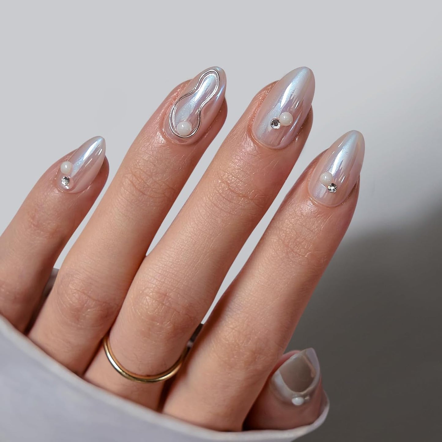 Press On Nails - Chrome Cat Eye Almond Design | 32 Piece Soft Gel Nail Kit in 16 Sizes