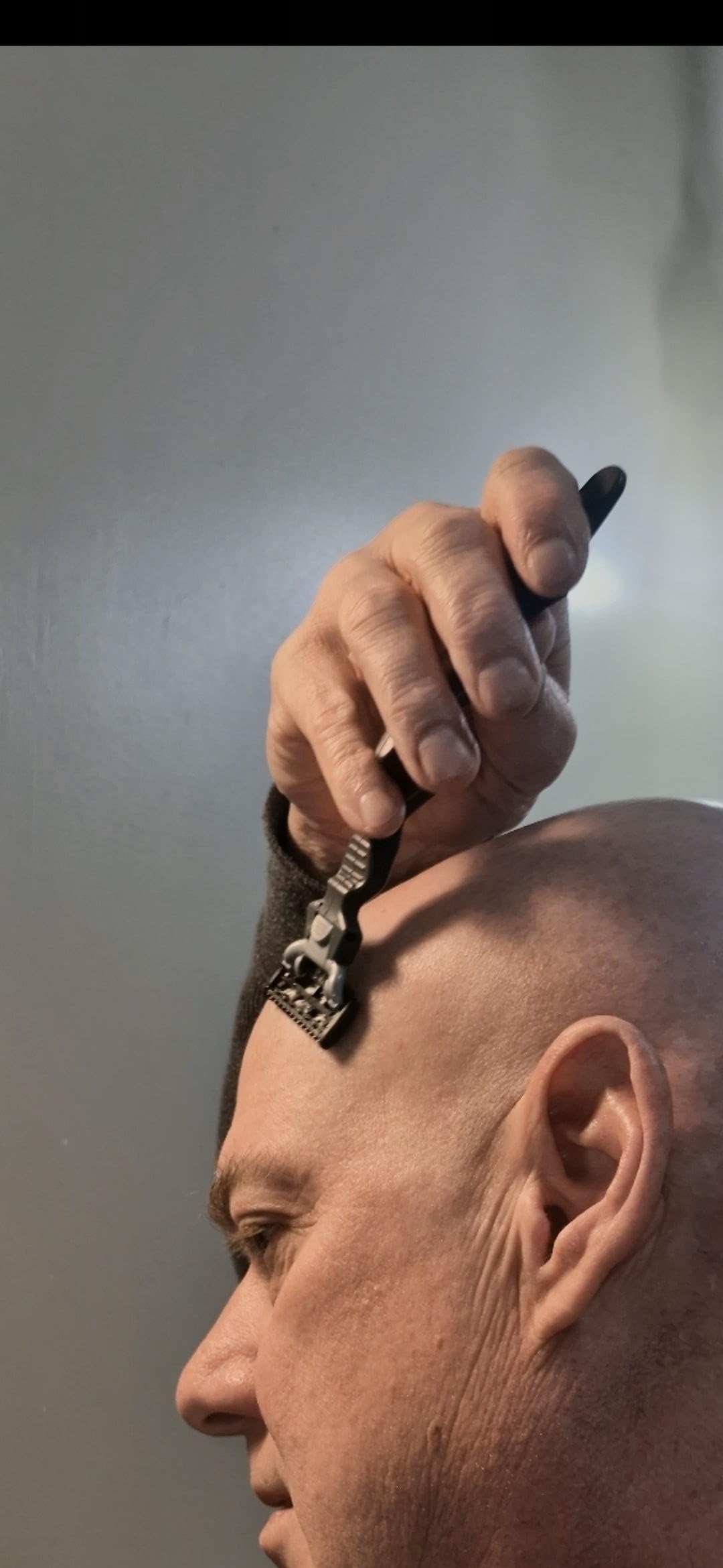 Skull Rake Men's Head and Face Shaver with Ergonomic Grip | Multi-Position Handle Design for Wet and Dry Head and Face Shaving (gray, 8-five+one blade cartridges with handle)