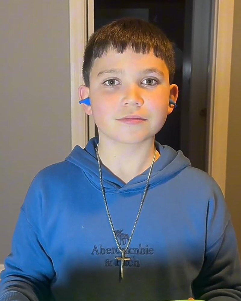 FOYCOY Kids Open Ear Earbuds - Clip-On Earbuds - 85 dB Volume Limit - Bluetooth 6.0, Built-in Mic, 40H Playtime, Silicone Pads, IPX5, Small Ears and Glasses Friendly, Ages 6-14, Blue