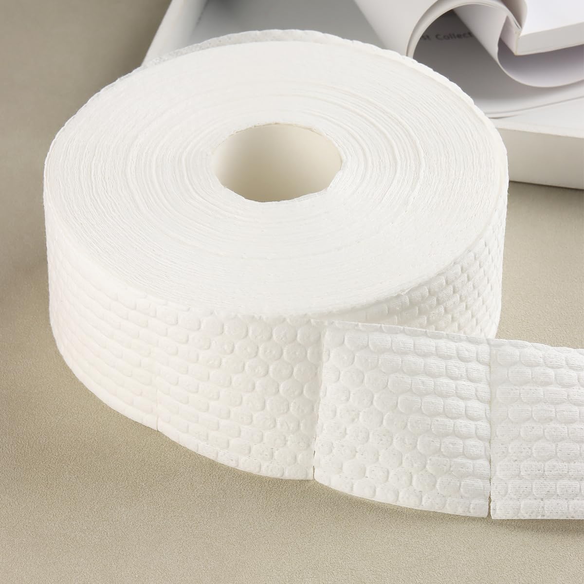 Fcozpjk 1000Pcs/1 Roll Lint Free Nail Wipes, Nail Polish Remover Pads, White Cotton Pads Wipes for Gel Nails, Dust Cleaning Degreasing Nail Napkins Cotton Swabs, Manicure Salon Supplies