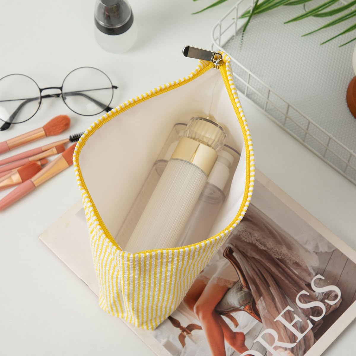 OZAOZ Makeup Bag Cosmetic Bag Travel Toiletry Bag Aesthetic Canvas Organizer Bag Zipper Pouch for Women (yellow)
