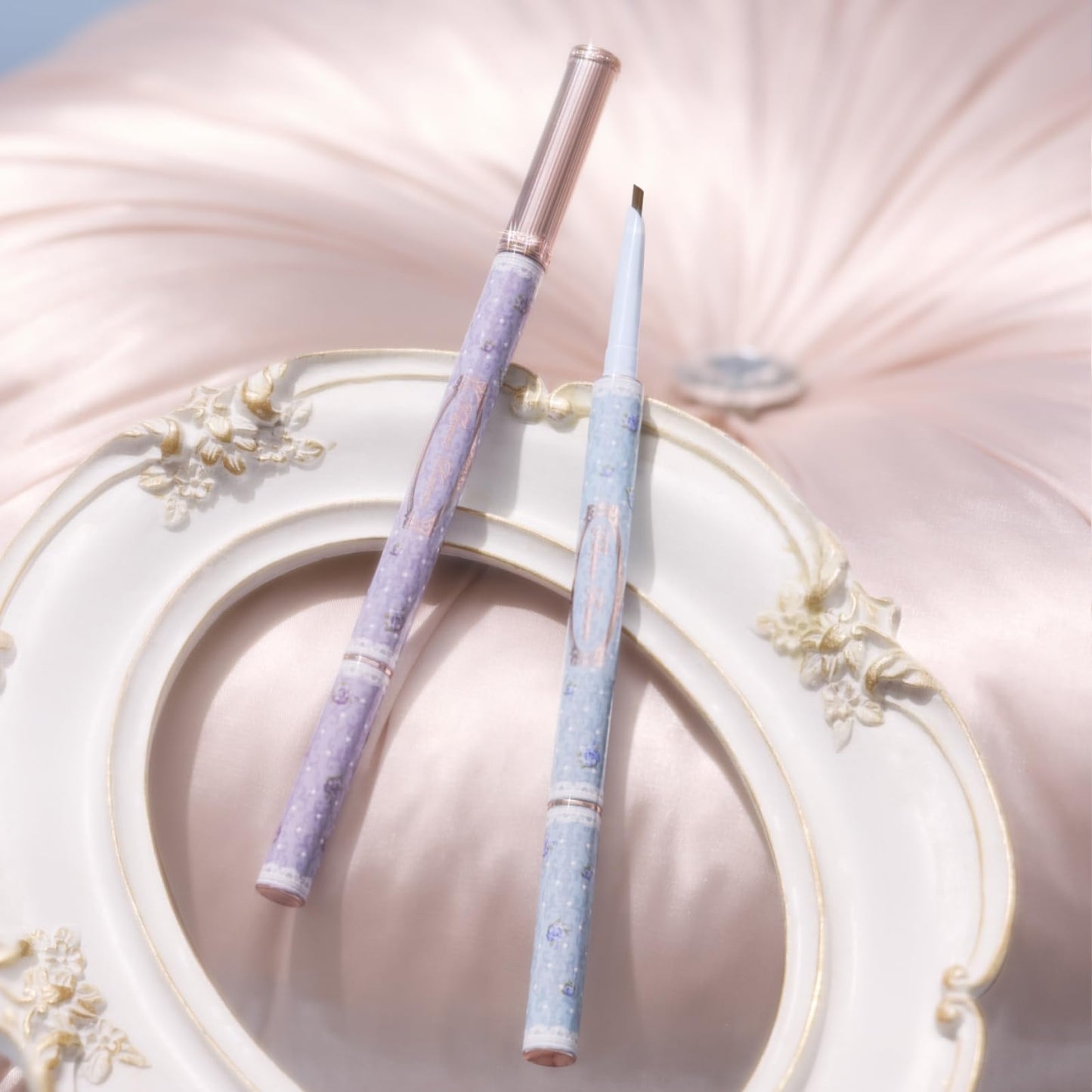 Flower Knows Bunny Garden Gel Eyeliner,Dual-Ended Gel Eyeliner Pencil,Waterproof & Longlasting,Smudge Proof Satin Finish Formula,Cruelty-Free & Vegan (01 Natural Black)
