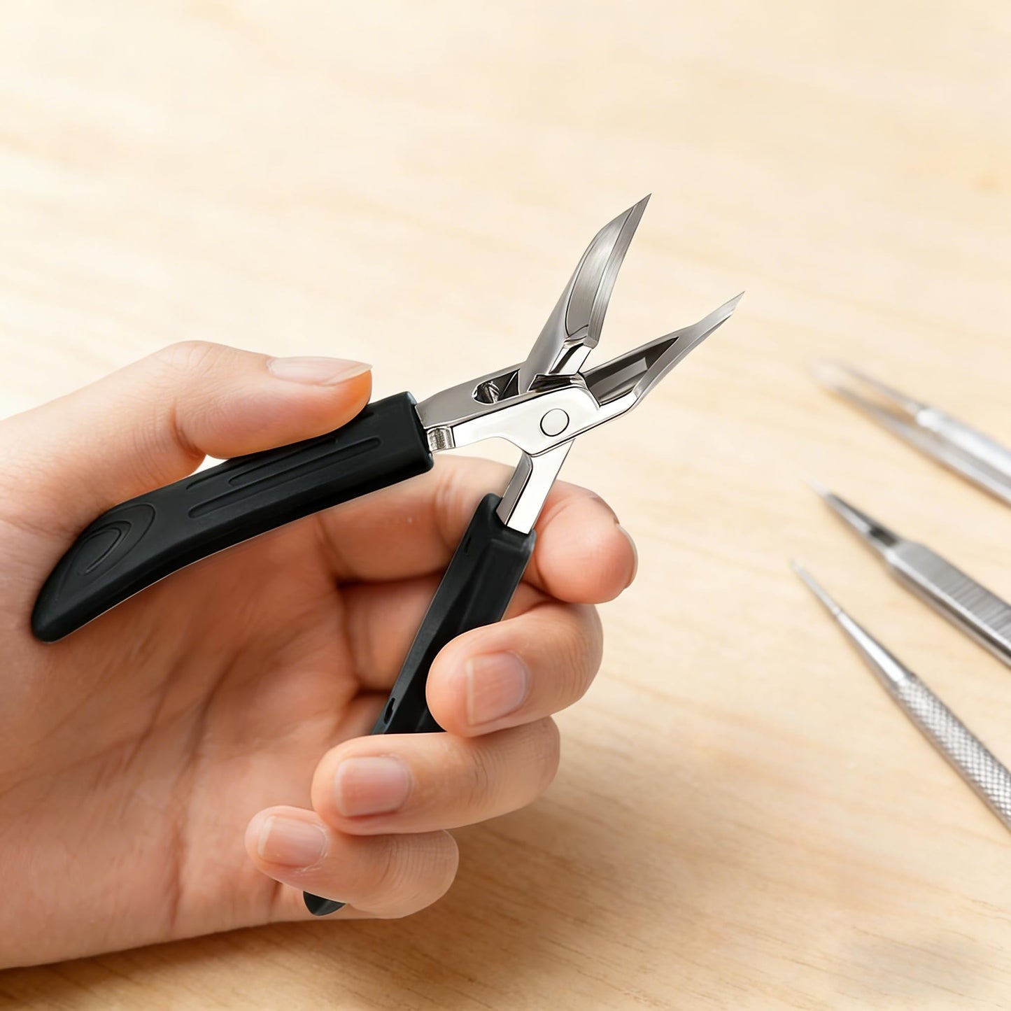 Thick Nail Clipper for Ingrown Nails Stainless Steel 25-Degree Angled Blade Safety Grip Handle Splash-Proof for Seniors, Black