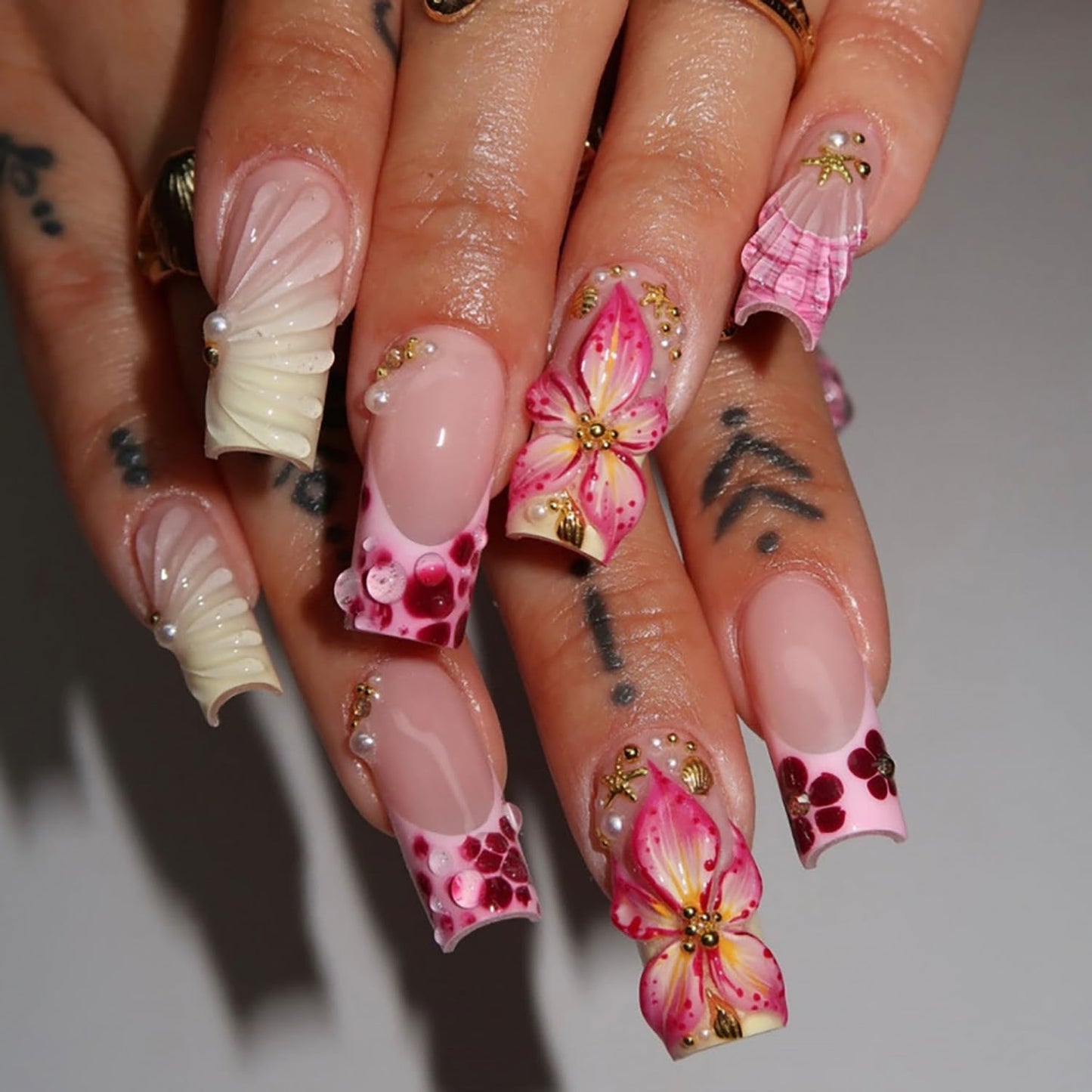 30Pcs Summer Press-On Nails - Medium Almond Shape with 3D Starfish & Seashell Designs | Ocean Pearl French Tip Full Cover