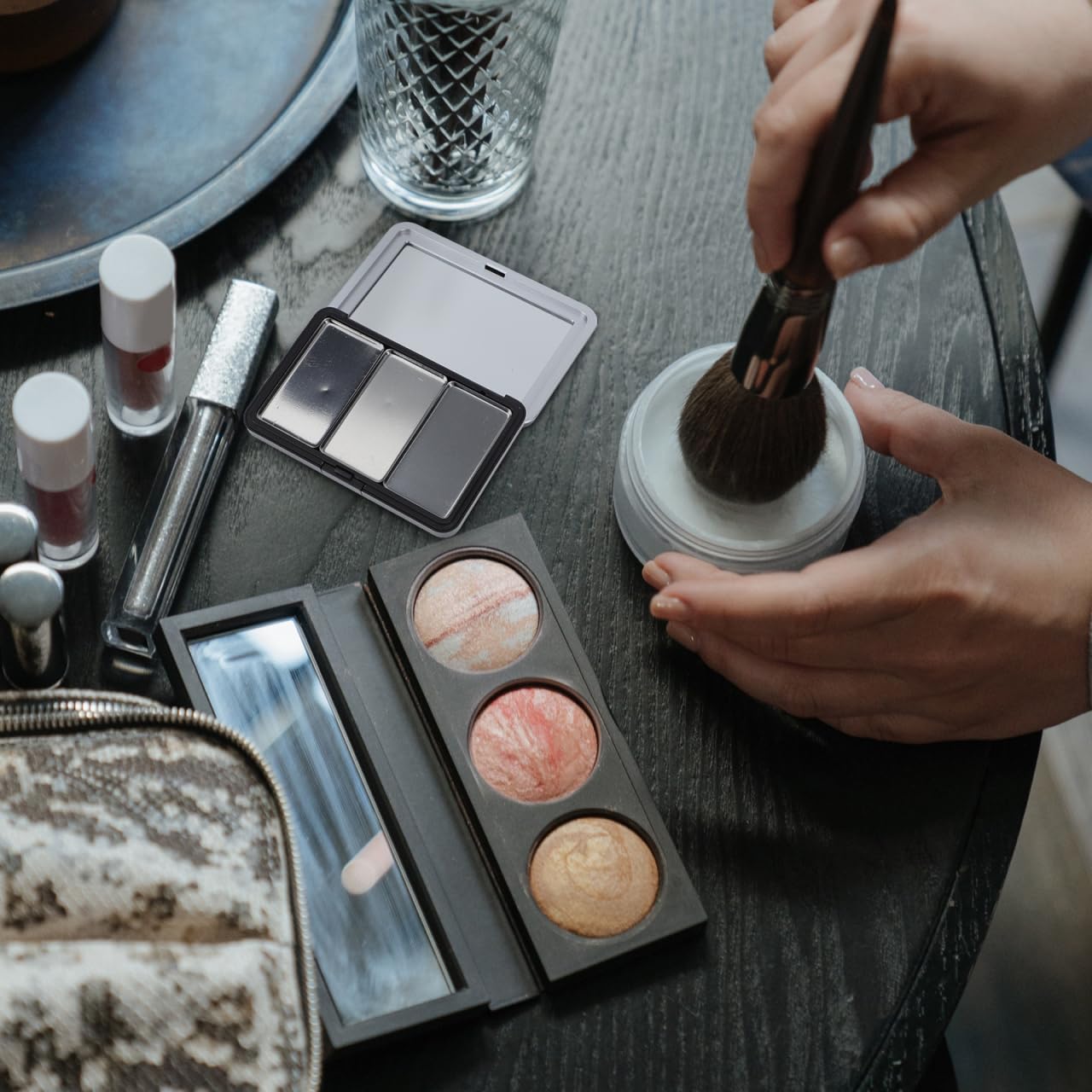 Didiseaon Multi-Function Diy Eyeshadow Storage Box Portable Refillable Lipstick and Blusher Container Lightweight Makeup Case for Travel and Daily Use