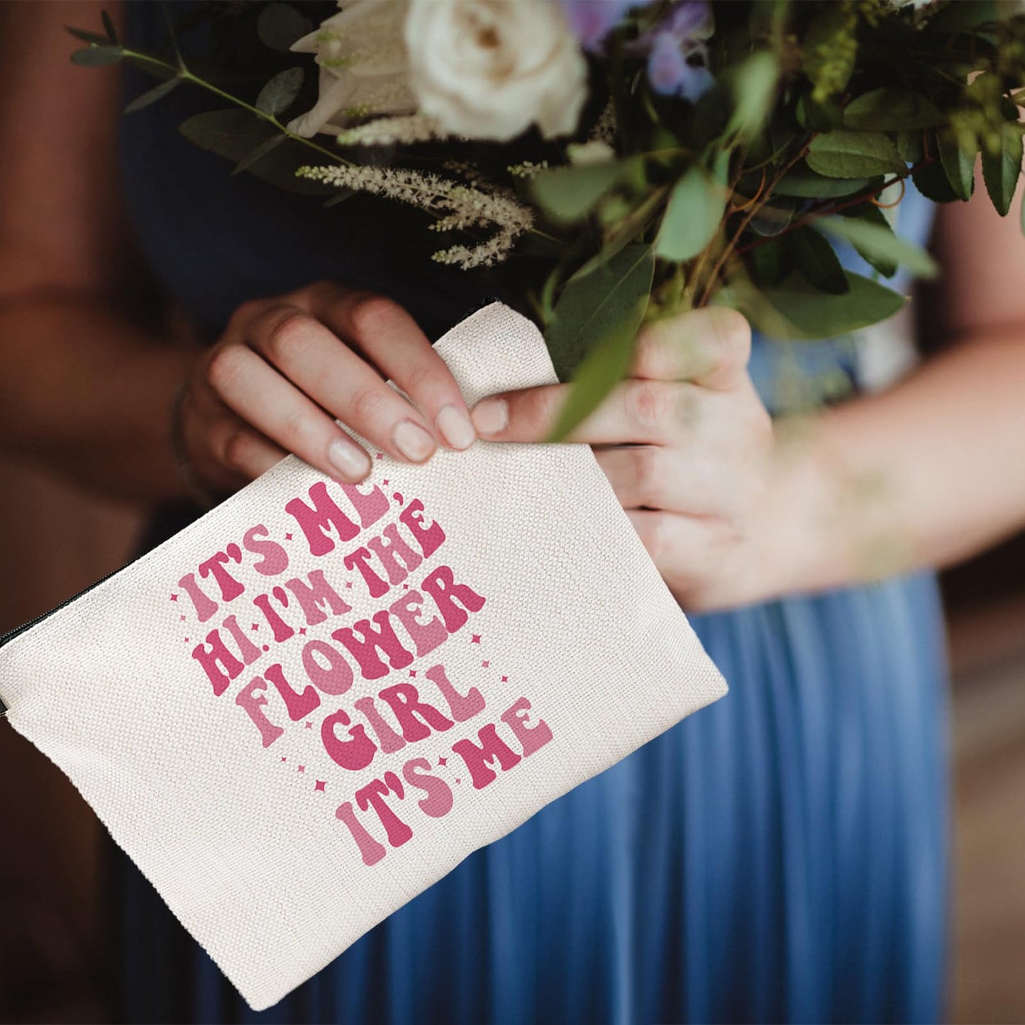 Baobeily It's Me Hi I'm the Flower Girl It's Me, Bridesmaid Gifts for Women, Bachelorette Party Cosmetic Makeup Bag, Wedding Bridal Shower Gift, Essential Pouch for Flower Girl
