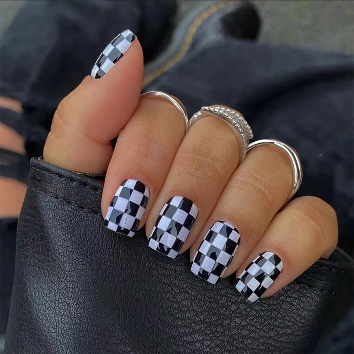Short Press On Nails | Black White Plaid Acrylic Nail Tips - 24 Pcs Full Cover Glossy Design for Women