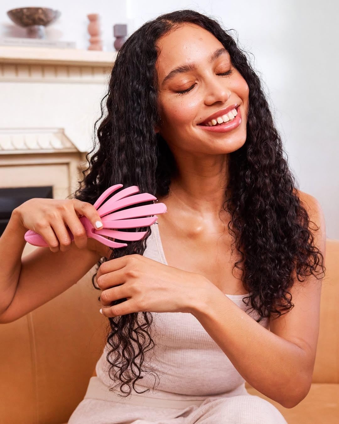 Wet Brush Go Green Curl Detangler Hair Brush - Pale Pink IntelliFlex Bristles for Easy Tangle Removal | Ideal for Curly Hair
