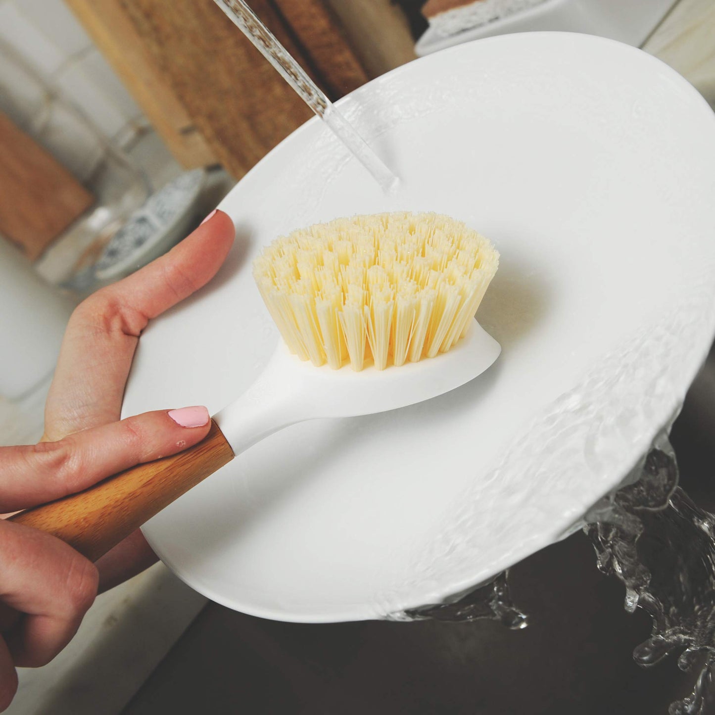Full Circle Be Good - Bamboo Handle Dish Brush – Sustainable Kitchen Cleaning with Tough Bristles - Natural Dish Scrubber, Nonstick & Cast Iron Cleaner - Long Handle Brush for Dishes, Pots, and Pans