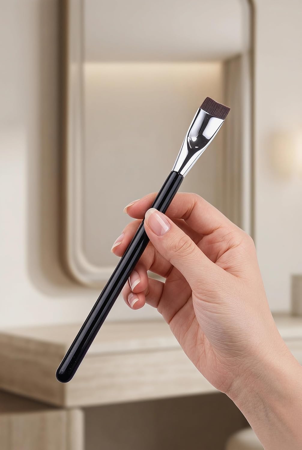IT IS Arc Brush - Special Curved Brush Head for Perfect Eyeliner & Eye Shadow | E48