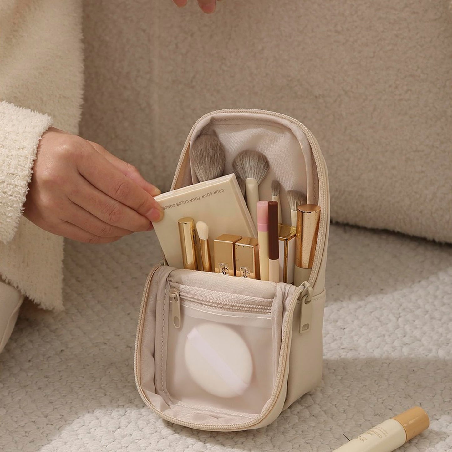 Lestikave Standing Travel Makeup Bag,Brush Holder, Small Waterproof PU LeatherMakeup Bag,Cosmetic Bag with Compartments,Portable Brush Storage Dustproof Bag Case(01Beige)
