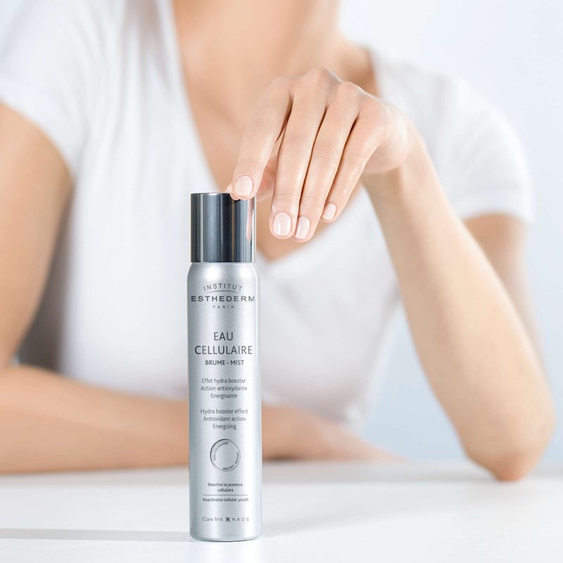 Institut Esthederm - Cellular Water Face Mist - Moisturizing Effect - Energizing - All Skin Types, 6.6 Fl Oz (Pack of 1)