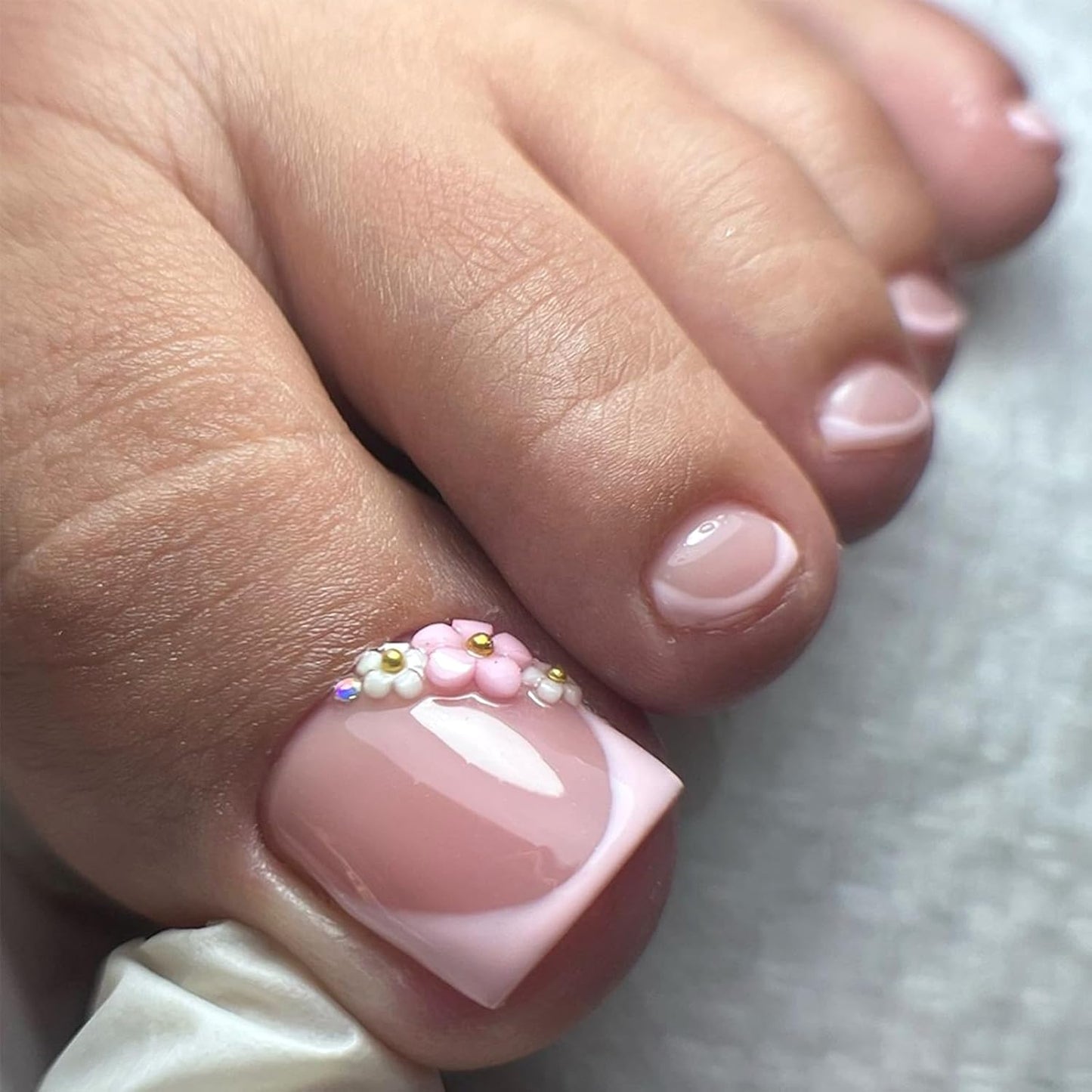 French Tip Press-On Toenails - Short Square Acrylic Nails with 3D Flower & Rhinestones | 24 Pcs Glossy Pink Set
