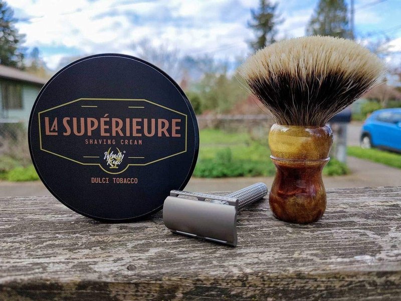 La Supérieure Shave Cream Dulci Tobacco - Vegan, Beta Carotene, Antioxidants. Not tested on animals, No Animal Ingredients. Scent notes: Tobacco, Nutmeg, Vanilla, Cedarwood