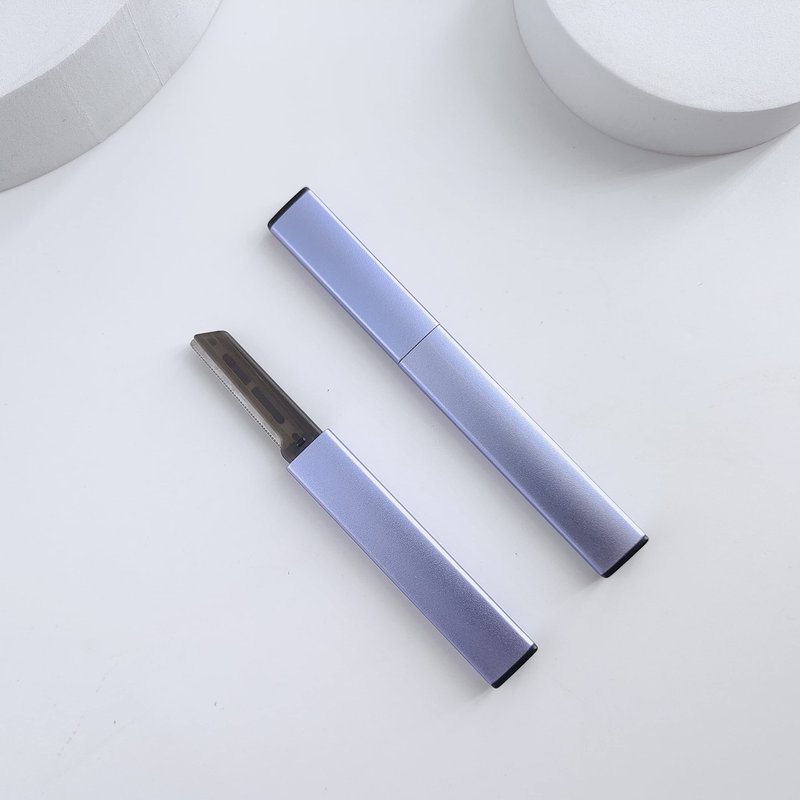 CHUNLINCARE Exfoliating Eyebrow Razor Dermaplaning Tool Eyebrow Trimmer with 4 Replacement Blades, Facial Razors for Women Aluminum Alloy Handle & Stainless Steel Blade (Blue)