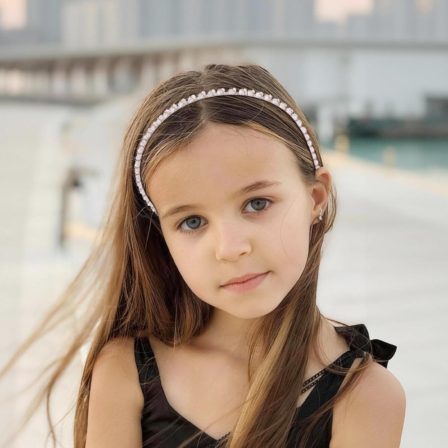 OAOLEER 4 PCS Rhinestone Headbands for Girls,Glitter Crystal Headbands Thin Sparkly Hairbands Fashion Beaded Hair Hoops for Girls Hair Accessories Birthday Wedding